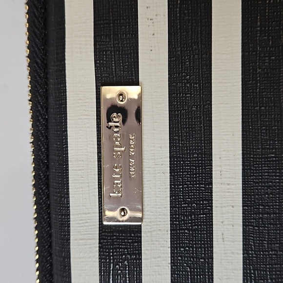 Kate Spade  New York  padded Laptop/ Tablet Case Black and White  Strip  Pre- - Picture 2 of 6